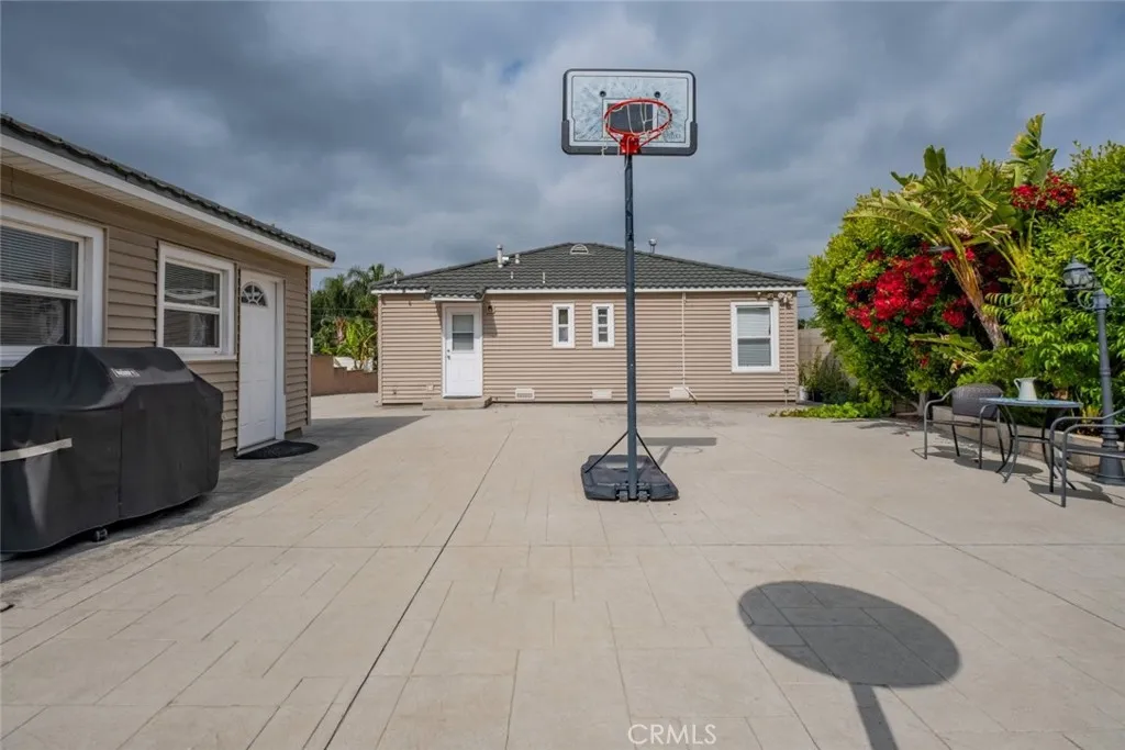 10404 Jardine Avenue, Sunland, California 91040 home-pic-6